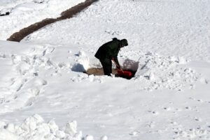 back-pain-shoveling-snow