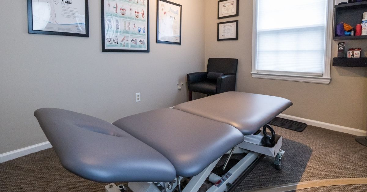 Chiropractor Table In Room | Chiropractor Near Farmington, MI