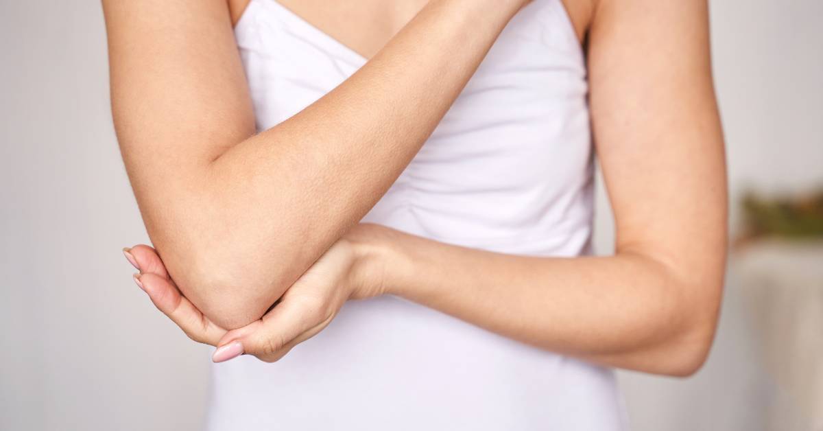 person with hurting elbow
